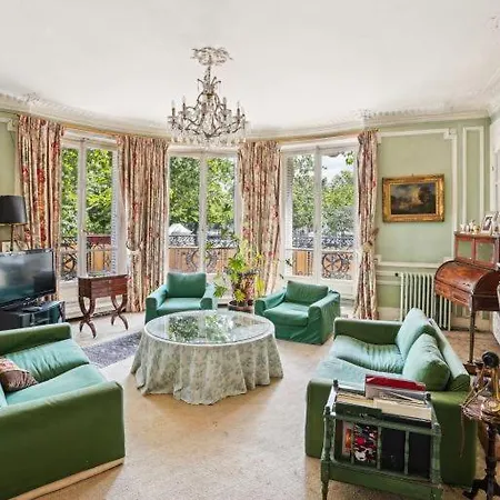 Haussmannien Appartement *